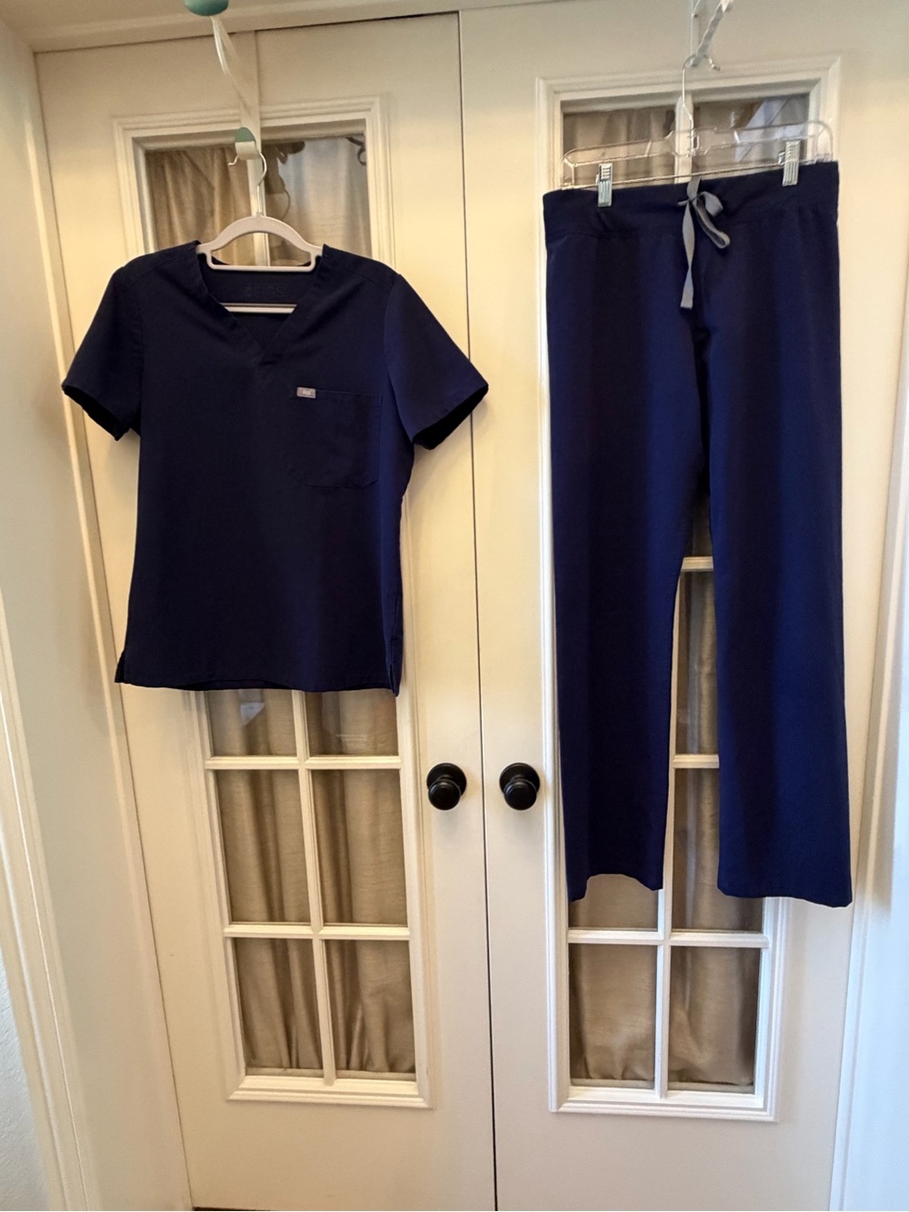 SMALL Navy Women’s Figs Scrub Set w/ Tall Livingston Pants EUC